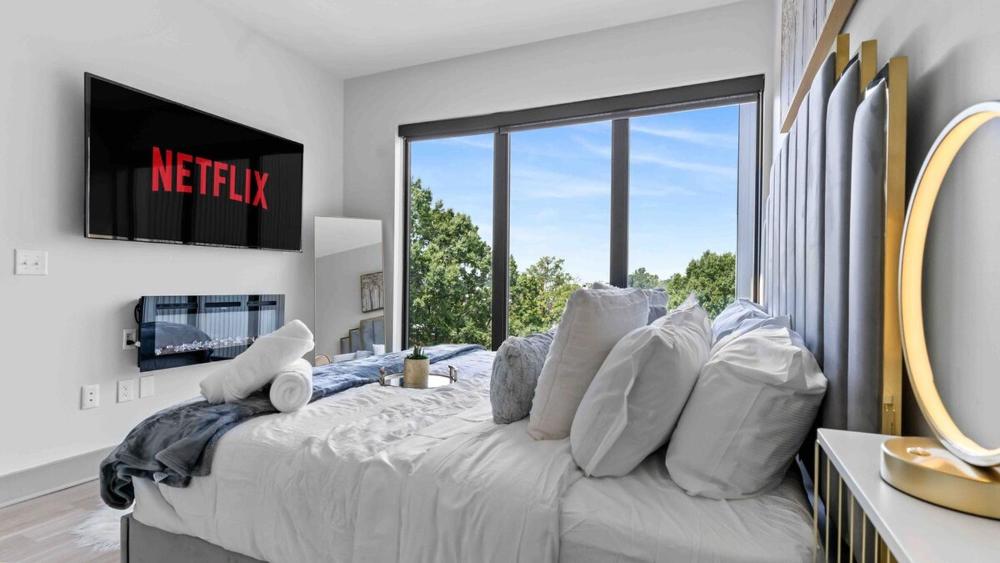 NEW Luxury Penthouse with AmazingViews King Bed